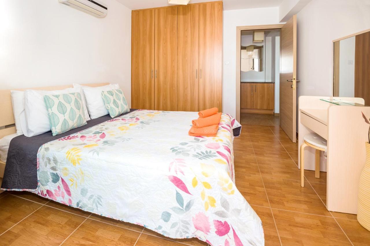 Seabreeze Apartment 200M Away From The Sea Paralimni Exterior photo
