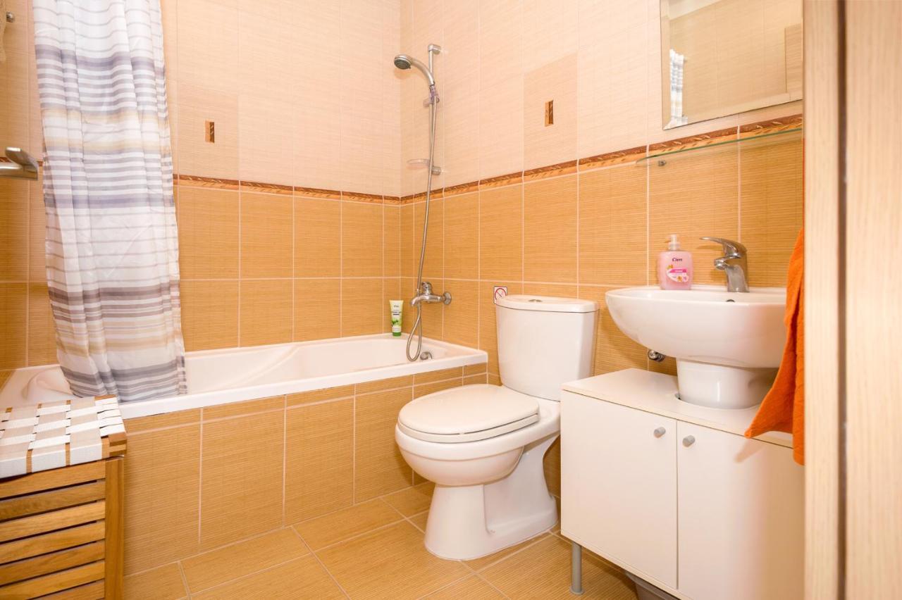 Seabreeze Apartment 200M Away From The Sea Paralimni Exterior photo