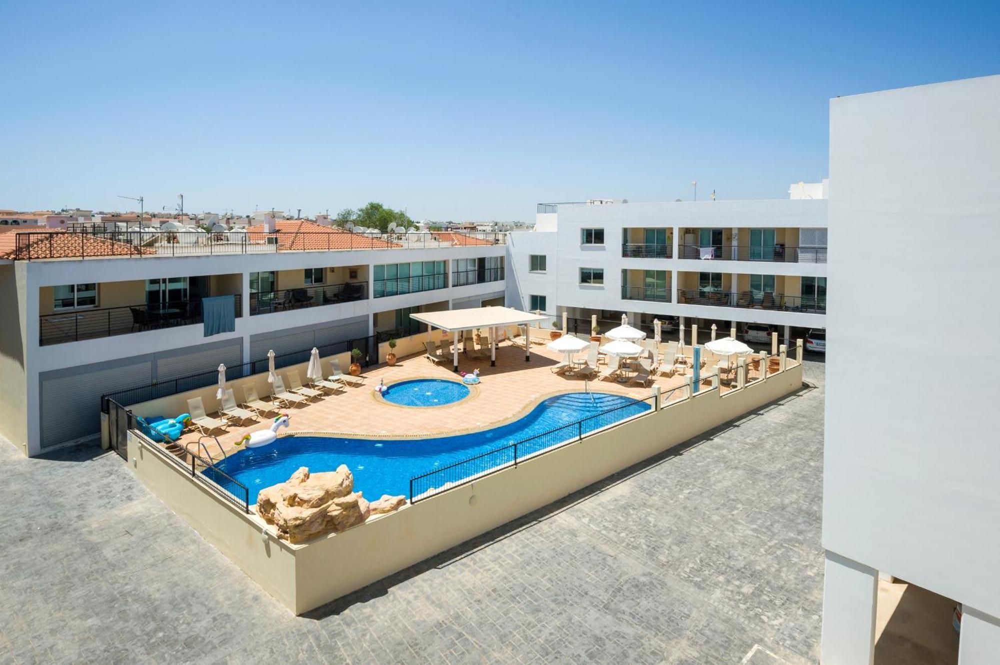 Seabreeze Apartment 200M Away From The Sea Paralimni Exterior photo