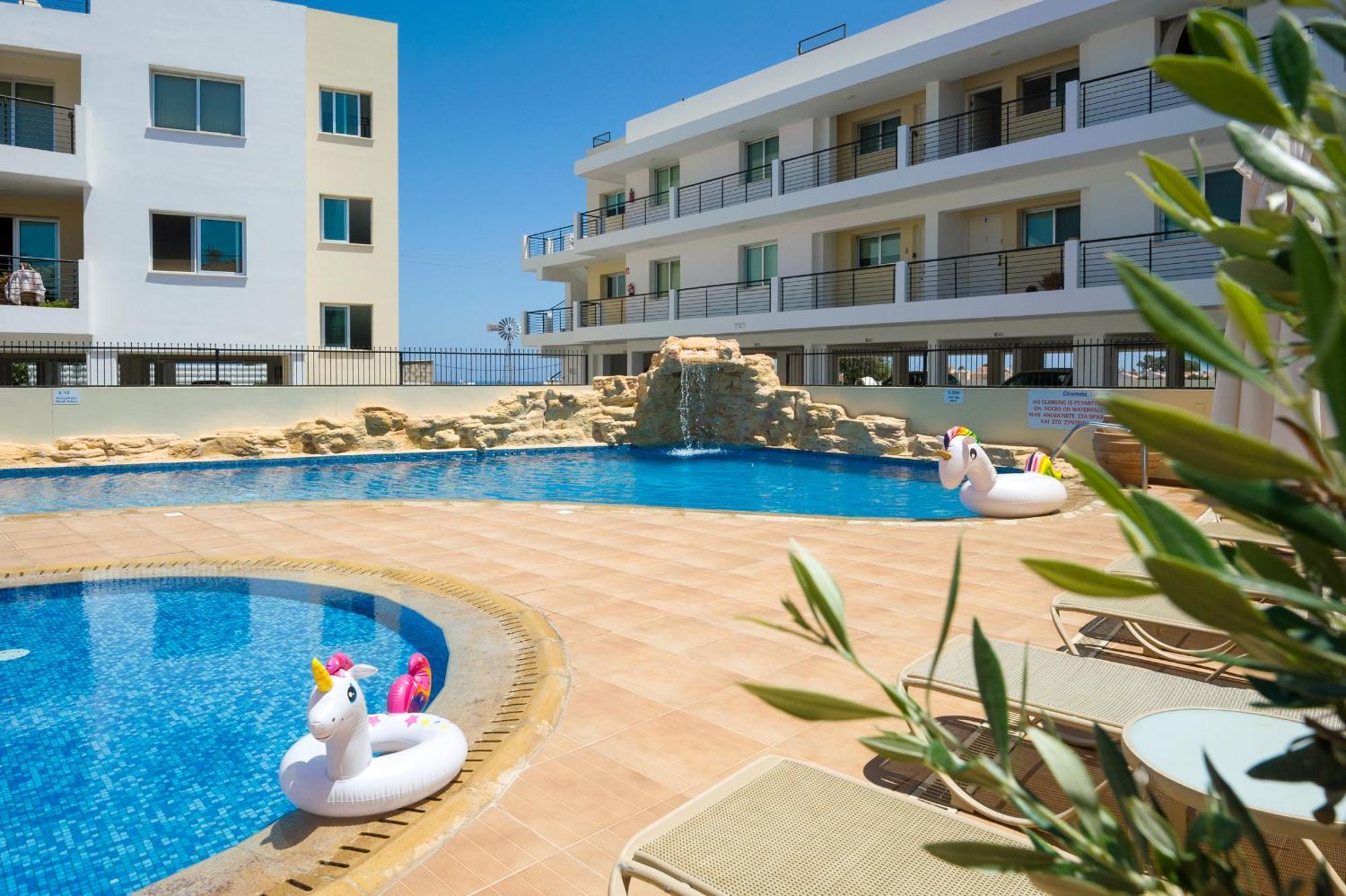 Seabreeze Apartment 200M Away From The Sea Paralimni Exterior photo